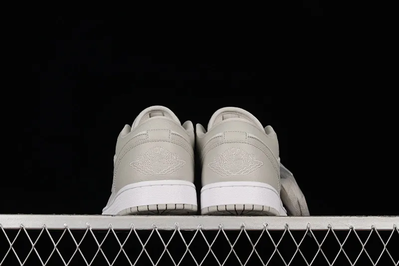 All categories Air Jordan Jordan series basketball shoes Air Jordan 1 Low Air Jordan 1 Low "Light Iron Ore" AJ1 Joe 1 gray and white powder low-top basketball shoes DQ6076-001